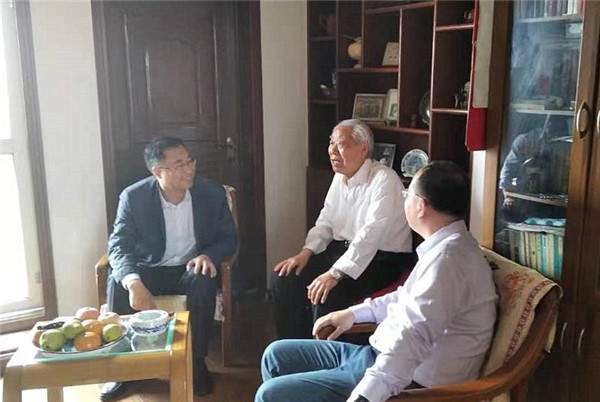 淮南潘集區主要領導同志深入基層走訪看望老干部