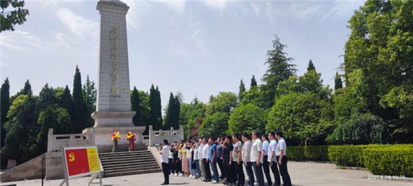 淮南謝家集區(qū)市場監(jiān)管局赴鳳臺縣板張集革命烈士陵園開展黨史學習教育活動