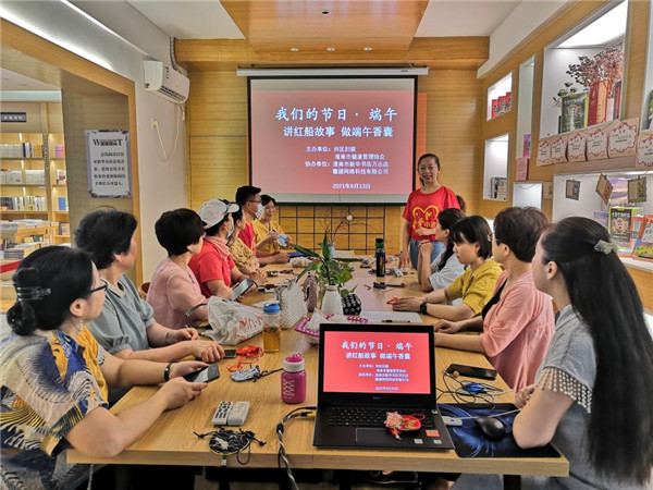淮南田家庵區(qū)婦聯(lián)聯(lián)合市健康管理協(xié)會開展“講紅船故事 做端午香囊”學黨史、慶端午主題活動