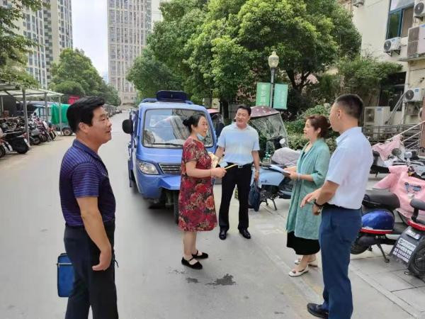 淮南市自然資源和規劃系統“七一”期間走訪慰問老黨員