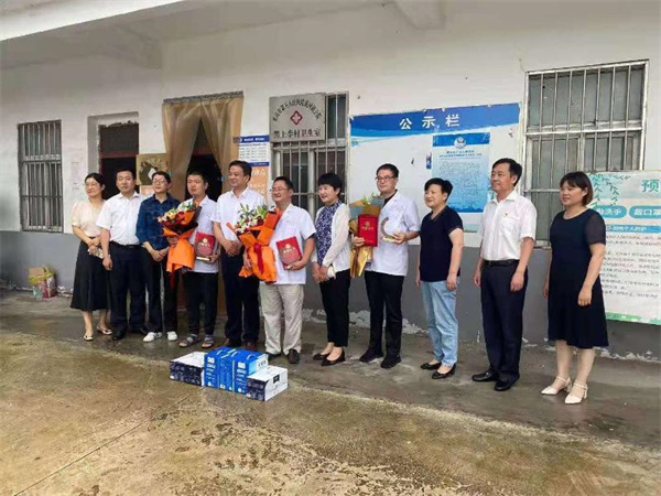 淮南市衛健委主任汪世福一行赴潘集區看望慰問“百醫駐村”醫生