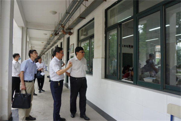 淮南市政協副主席董眾兵調研智慧學校建設與應用工作