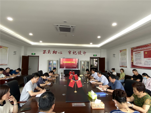 淮南市：認(rèn)真學(xué)習(xí)《痛悔人生——違紀(jì)違法黨員干部懺悔書選編》，筑牢黨員干部拒腐防變的思想防線