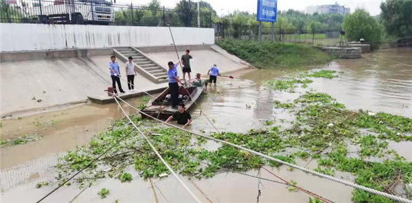 淮南市：保護(hù)河道環(huán)境,立足崗位辦實(shí)事 -- 清理河道志愿者活動