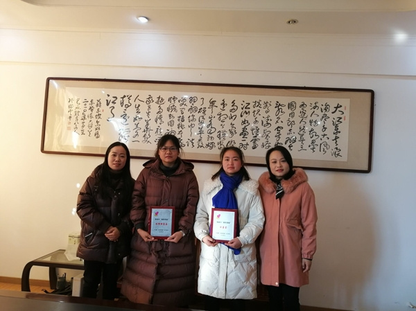 淮南市八公山區婦聯開展“最美家庭”“最美婆媳”送獎下基層活動
