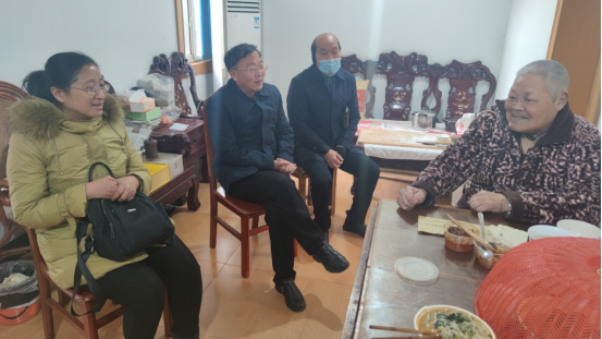 淮南市中小企業發展促進中心領導班子走訪慰問離休干部