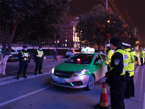 淮南交警超強“獵虎”進行中，酒駕查不停！