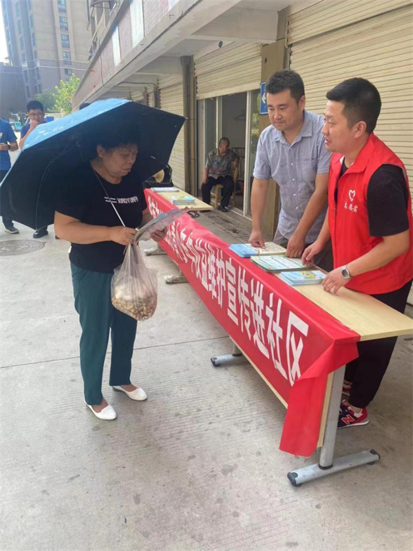 團(tuán)淮南市委、淮南市12355青少年服務(wù)臺(tái)開展青少年權(quán)益維護(hù)宣傳進(jìn)社區(qū)活動(dòng)