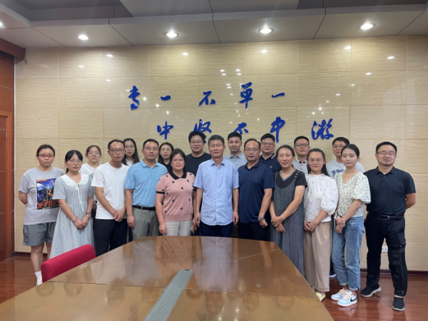 青藍攜手鑄良師，師徒結對共成長  ——淮南一中舉行2022年度“青藍工程”師徒結對儀式