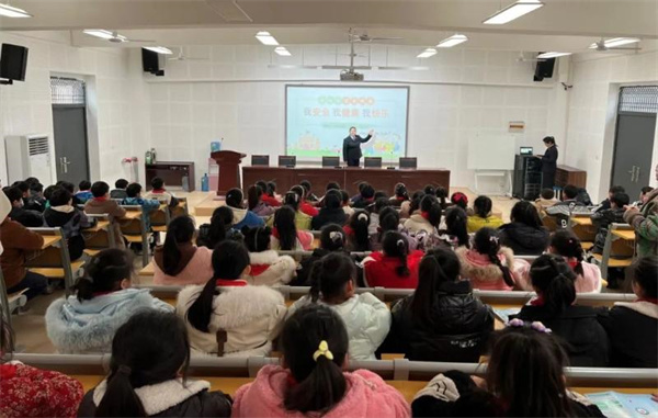 淮南潘集區：開學法治第一課 護航青春助成長