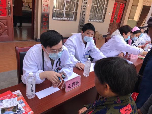 淮南市人防辦、淮南東方醫院集團共同開展“我為群眾辦實事”活動 赴古溝回族鄉新河村開展健康義診